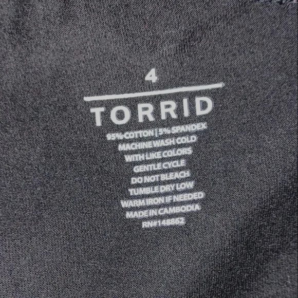 🍒NWT Torrid cherry capri  leggings - Picture 7 of 7